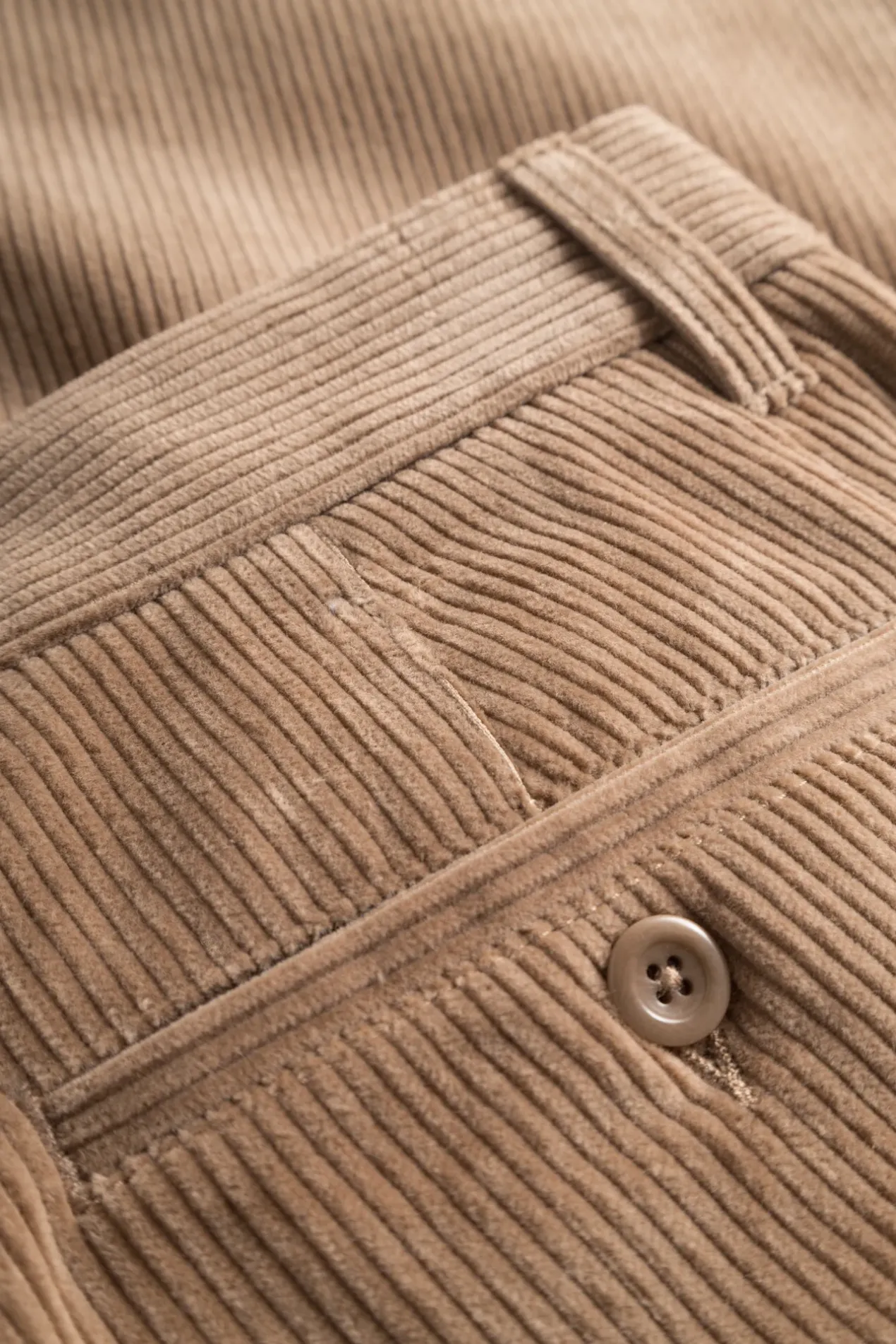 aros_regular_wide_wale_corduroy_chino_5-1.webp Norse Projects TROUSERS^Aros Regular Wide Wale Corduroy Chino Utility Khaki