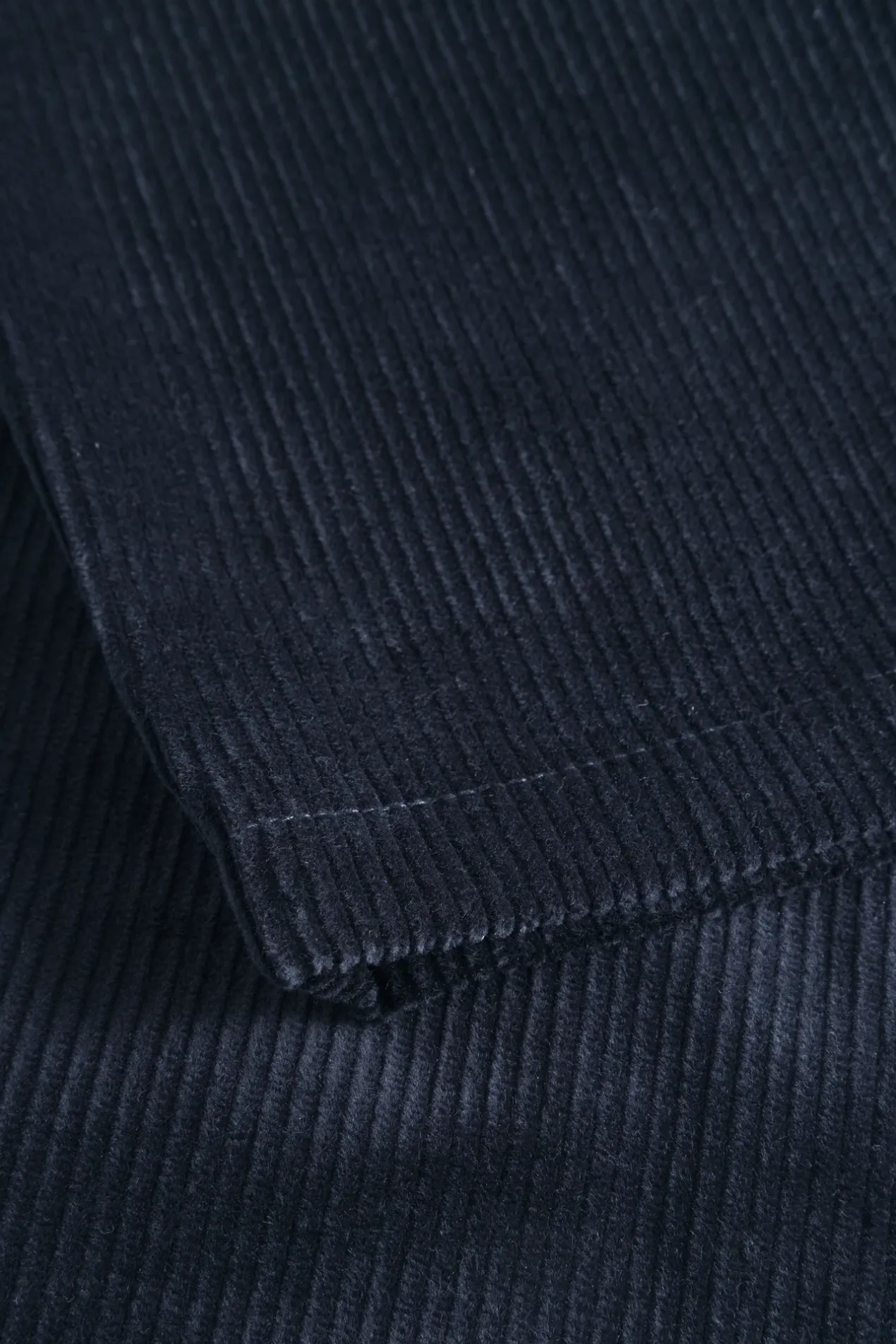 aros_regular_wide_wale_corduroy_chino_6-2.webp Norse Projects TROUSERS^Aros Regular Wide Wale Corduroy Chino Dark Navy