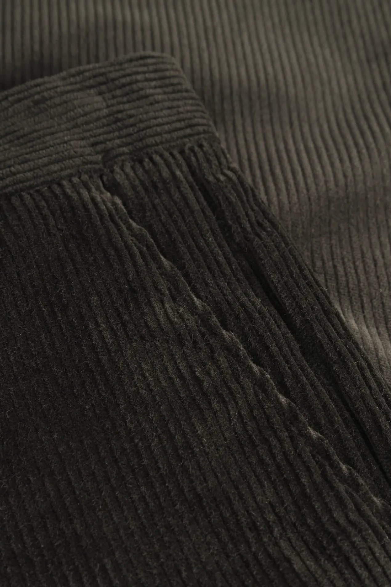 aros_regular_wide_wale_corduroy_chino_7.webp Norse Projects TROUSERS^Aros Regular Wide Wale Corduroy Chino Beech Green