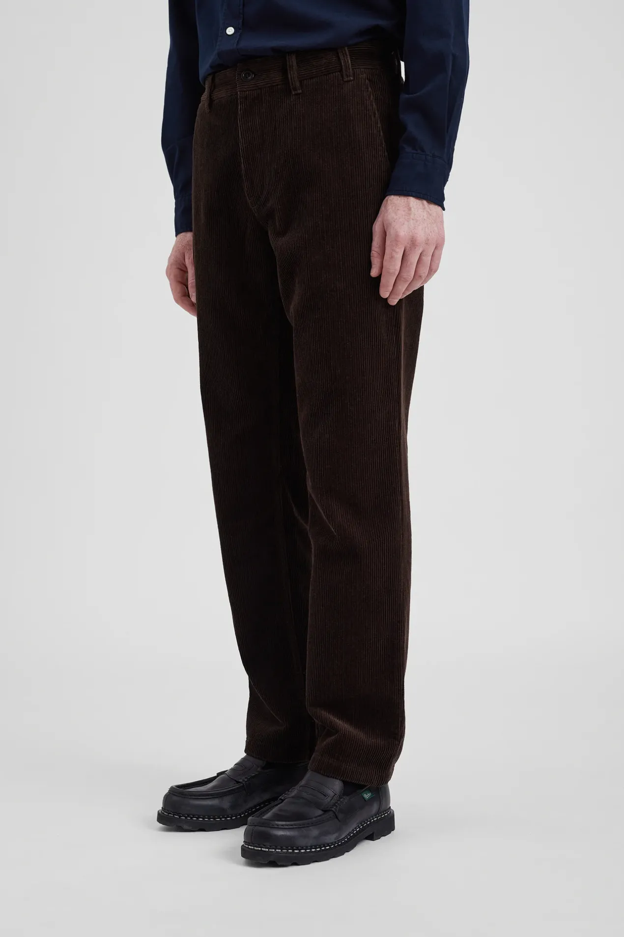 aros_regular_wide_wale_corduroy_chino_espresso_3.webp Norse Projects TROUSERS^Aros Regular Wide Wale Corduroy Chino Espresso