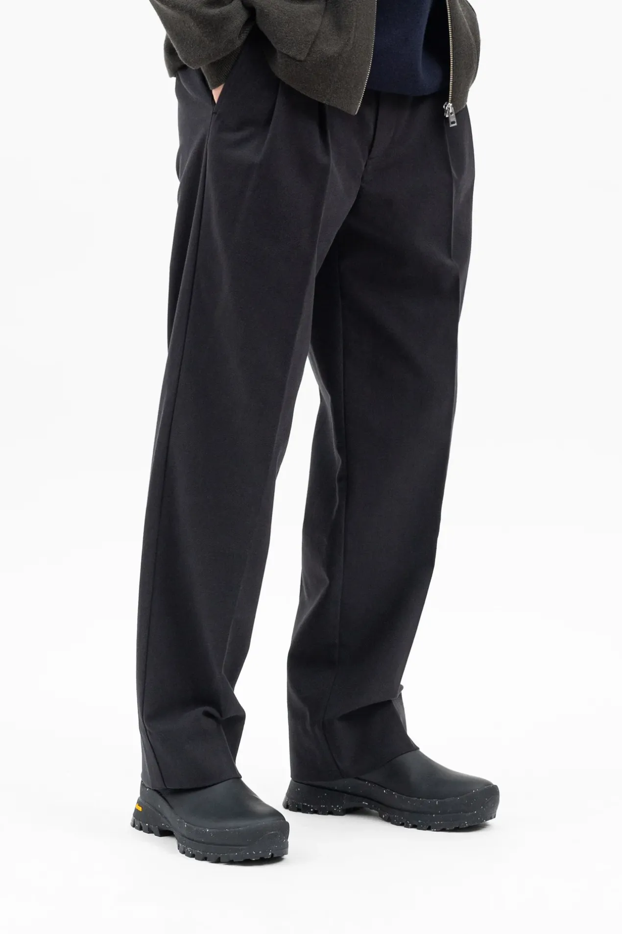 benn_relaxed_pleated_trouser_2-2.webp Norse Projects TROUSERS^Benn Relaxed Pleated Trouser Black