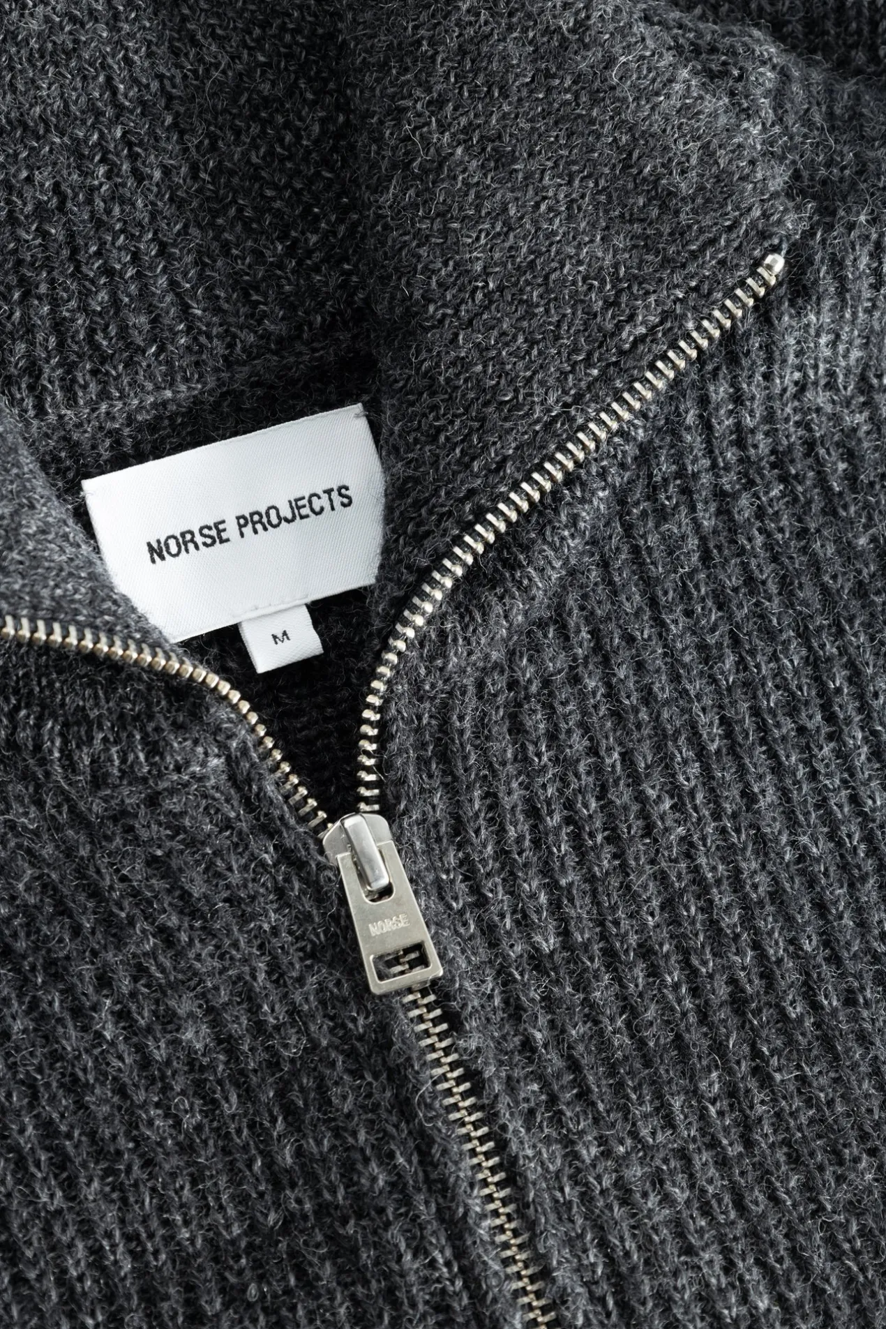 hagen_wool_cotton_rib_full_zip_jacket_4-1.webp Norse Projects KNITWEAR^Hagen Wool Cotton Rib Full Zip Jacket Dark Grey Melange