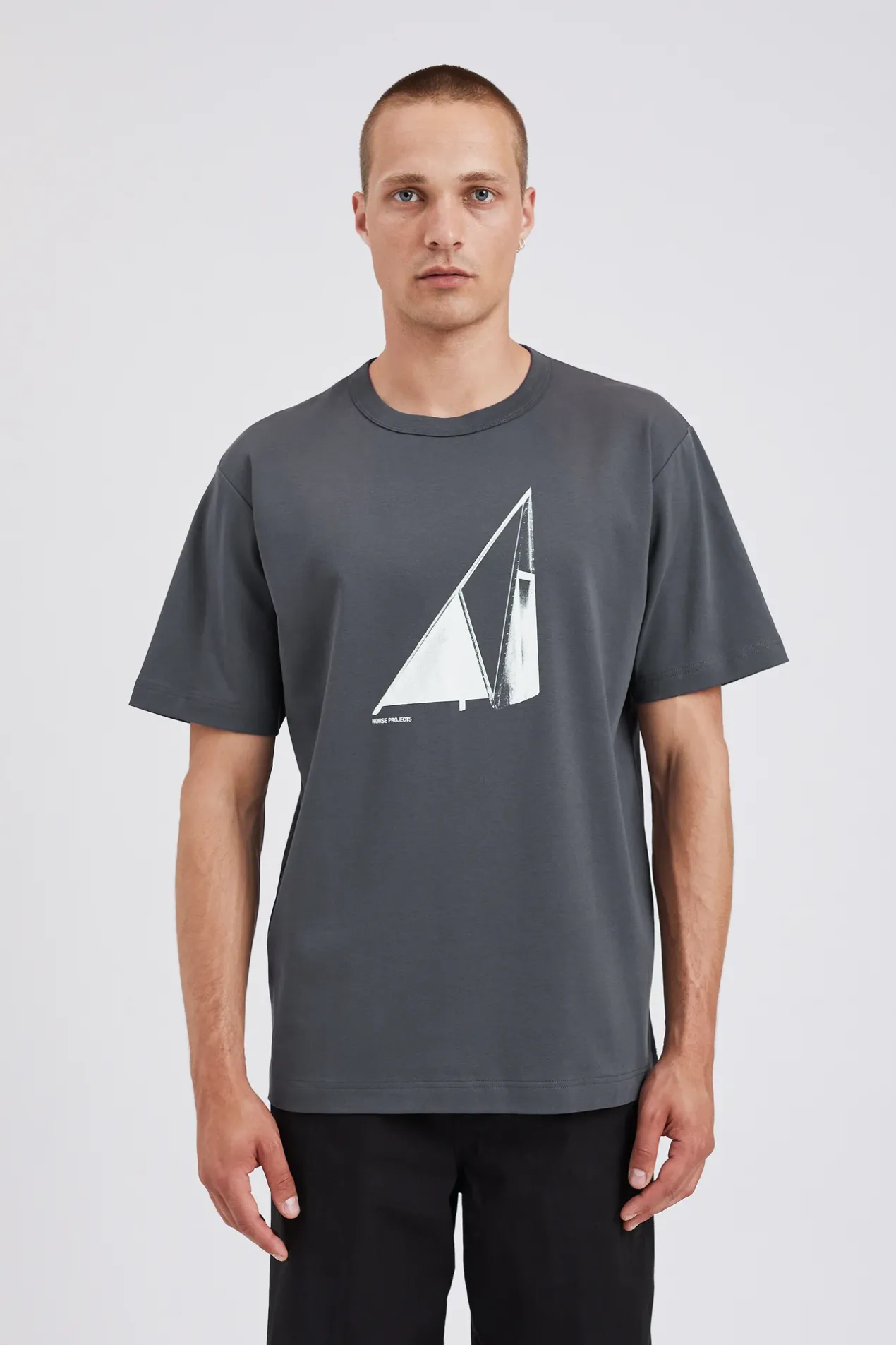 holger_organic_interlock_hide_print_tshirt_2.webp Norse Projects T-SHIRTS^Holger Organic Interlock Hide Print T-Shirt Battleship Grey