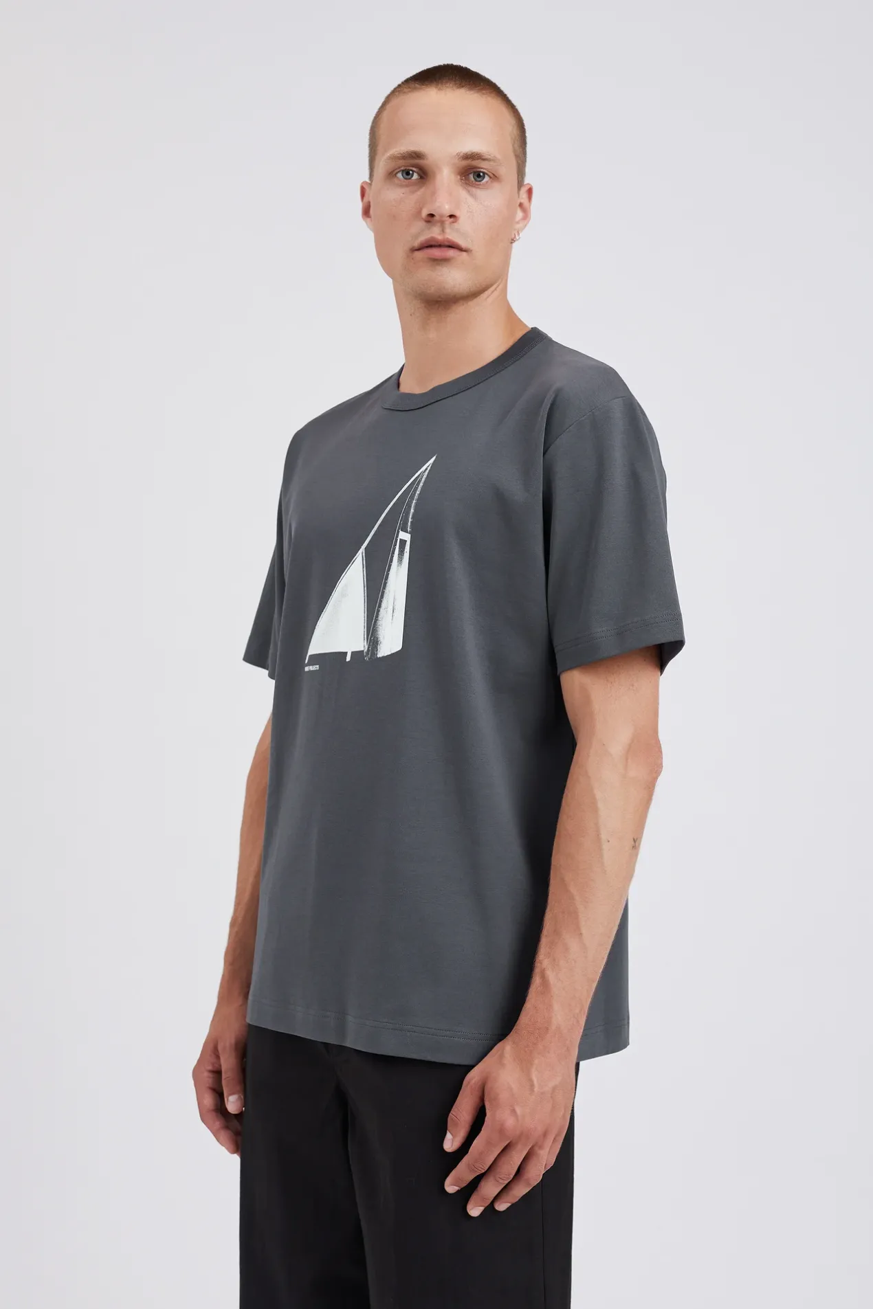 holger_organic_interlock_hide_print_tshirt_3.webp Norse Projects T-SHIRTS^Holger Organic Interlock Hide Print T-Shirt Battleship Grey