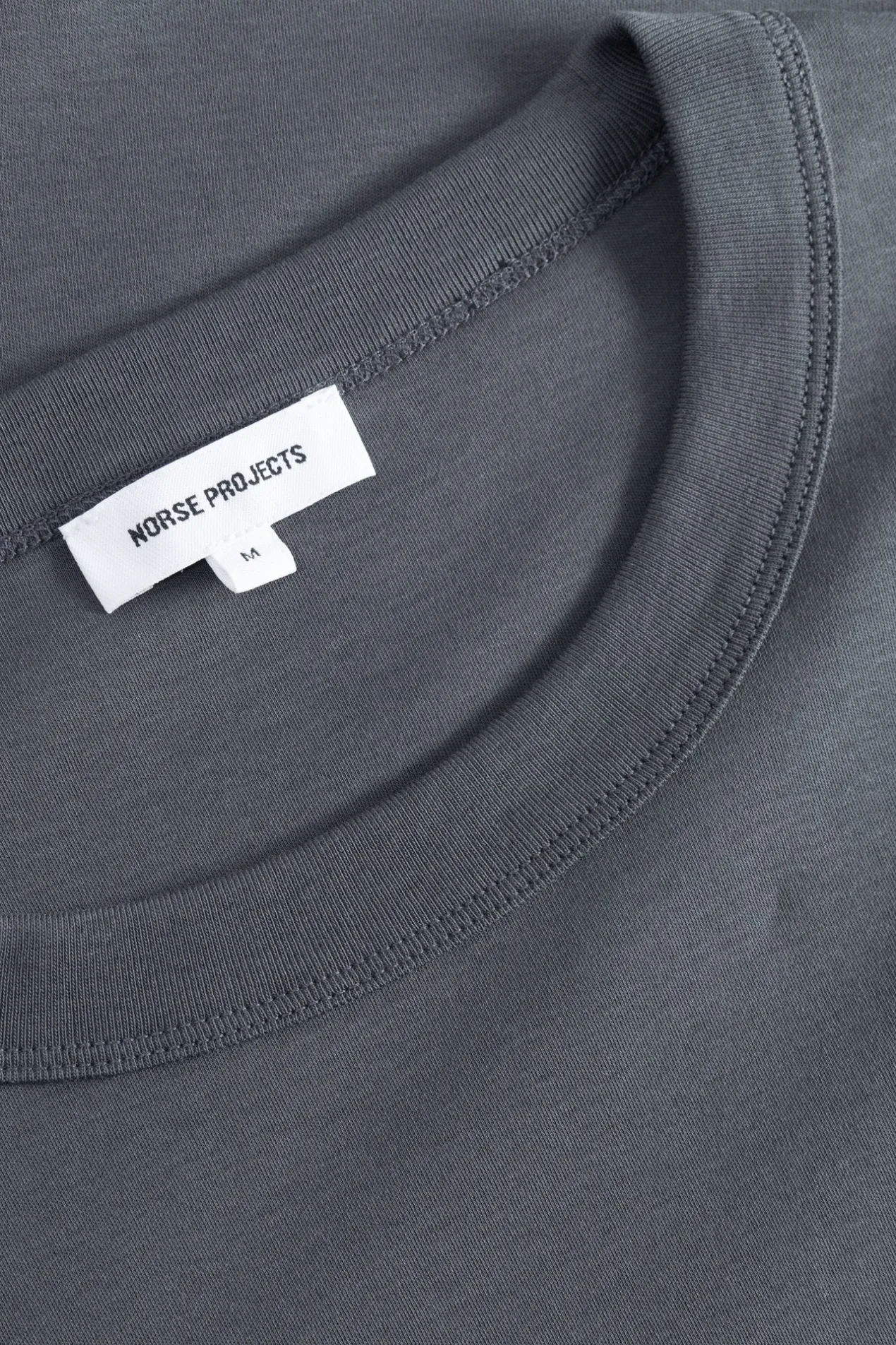 holger_organic_interlock_hide_print_tshirt_5.webp Norse Projects T-SHIRTS^Holger Organic Interlock Hide Print T-Shirt Battleship Grey