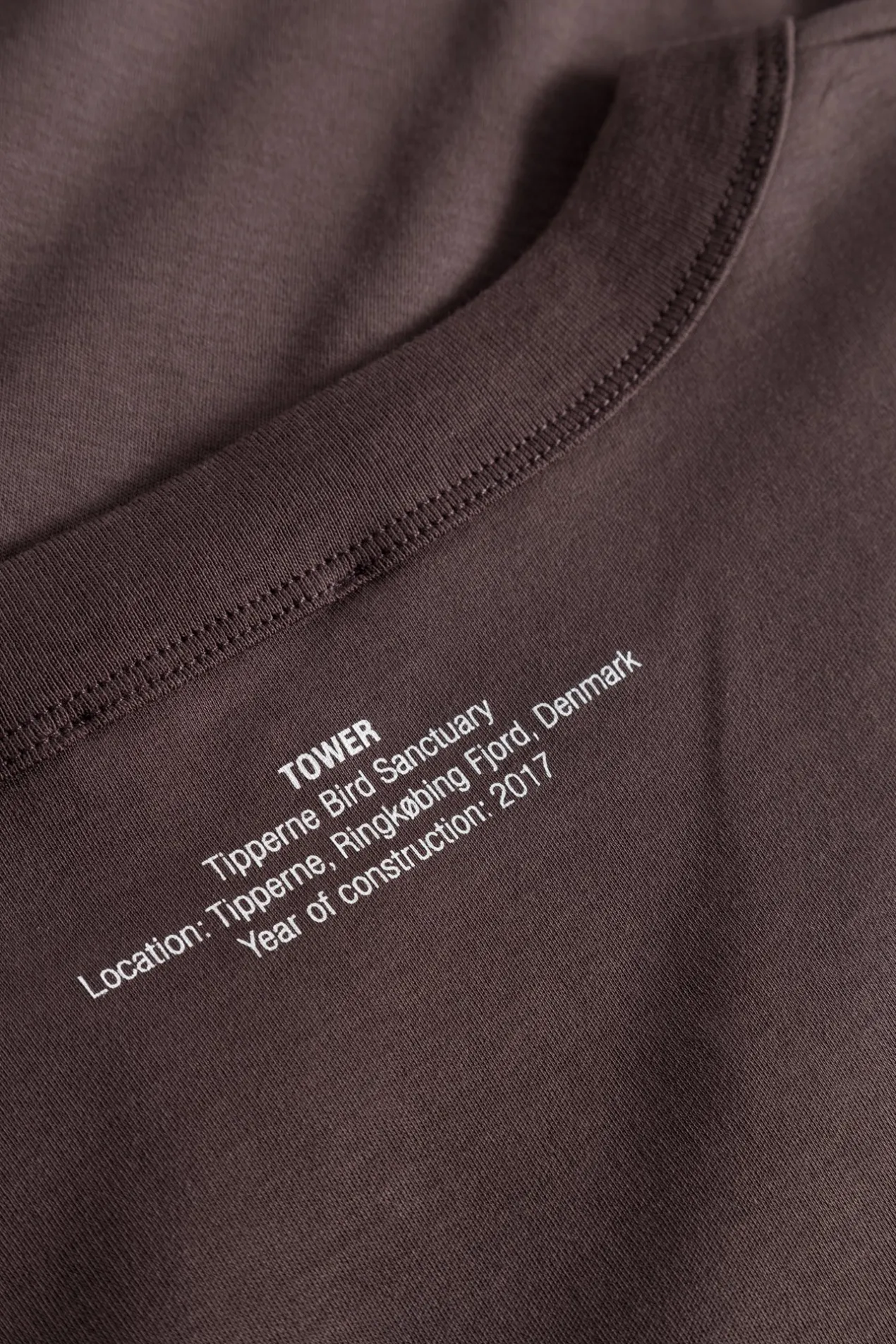 holger_organic_interlock_tower_print_tshirt_5.webp Norse Projects T-SHIRTS^Holger Organic Interlock Tower Print T-Shirt Wine Red