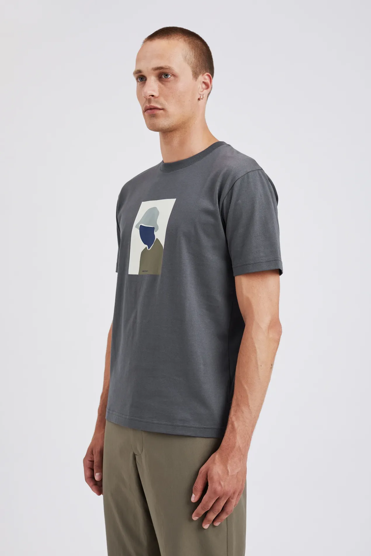 johannes_organic_bucket_hat_print_tshirt_3.webp Norse Projects T-SHIRTS^Johannes Organic Bucket Hat Print T-shirt Magnet Grey