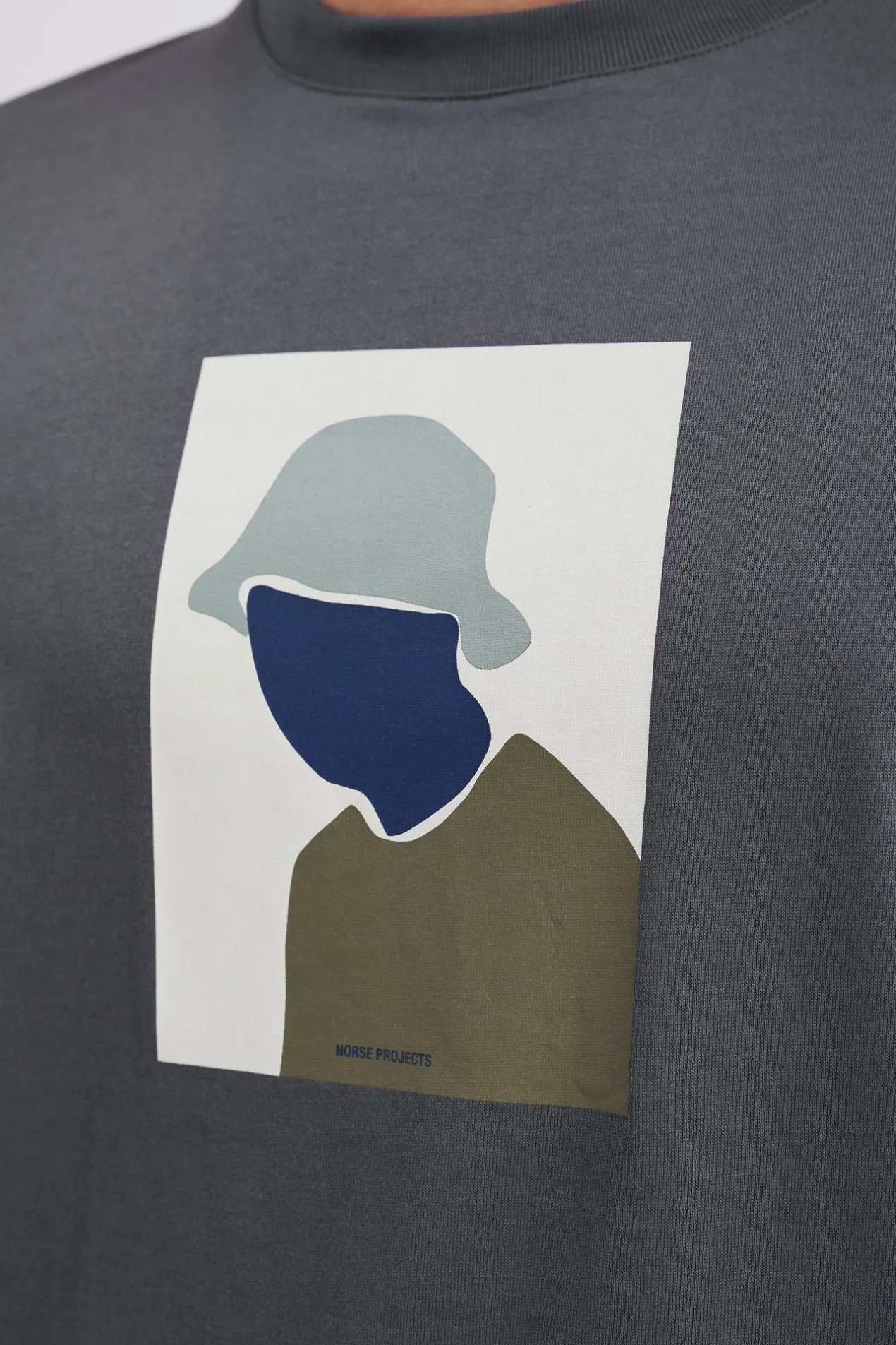 johannes_organic_bucket_hat_print_tshirt_4.webp Norse Projects T-SHIRTS^Johannes Organic Bucket Hat Print T-shirt Magnet Grey