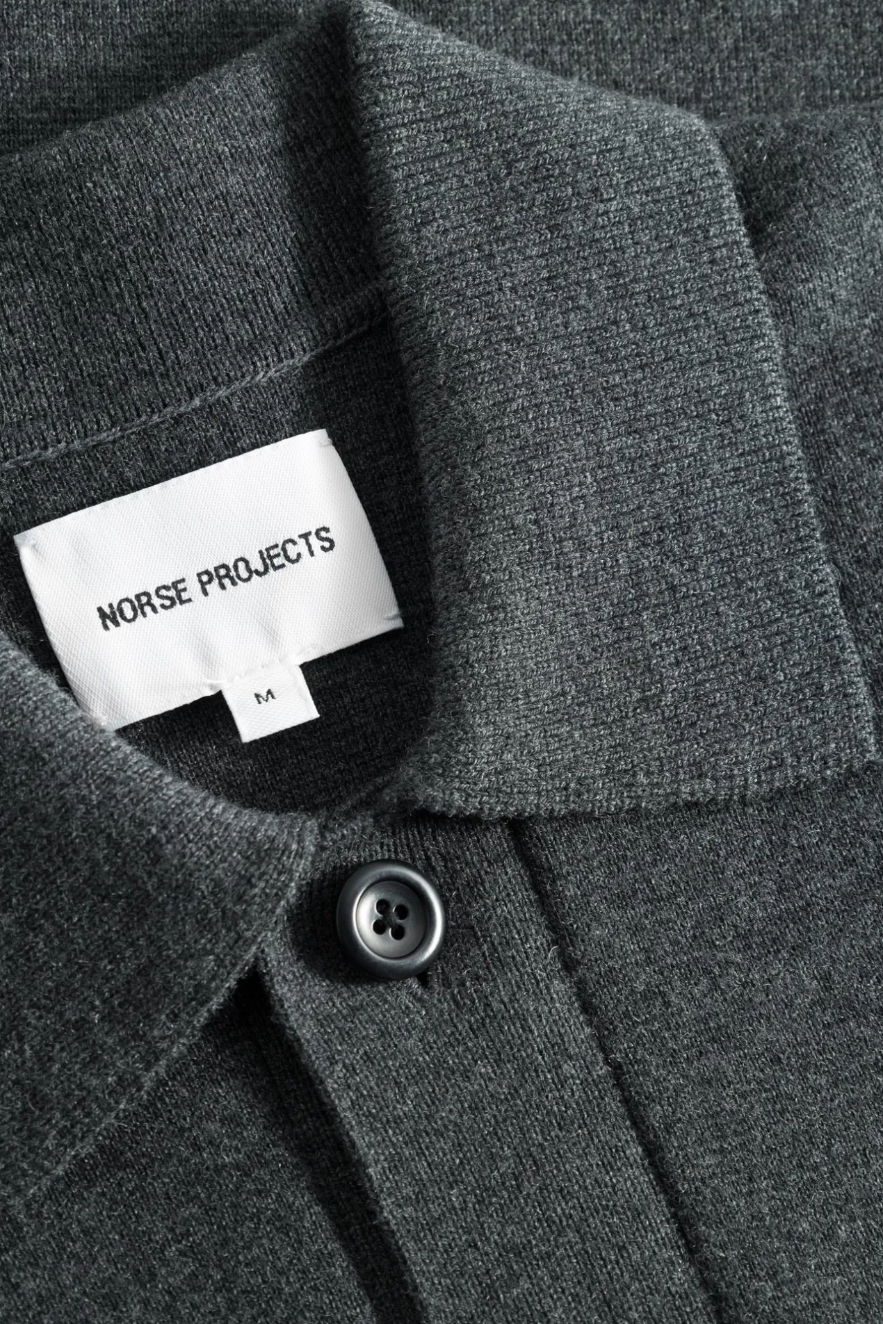 kian_merino_cotton_milano_polo_5.webp Norse Projects KNITWEAR^Kian Merino Cotton Milano Polo Dark Grey Melange