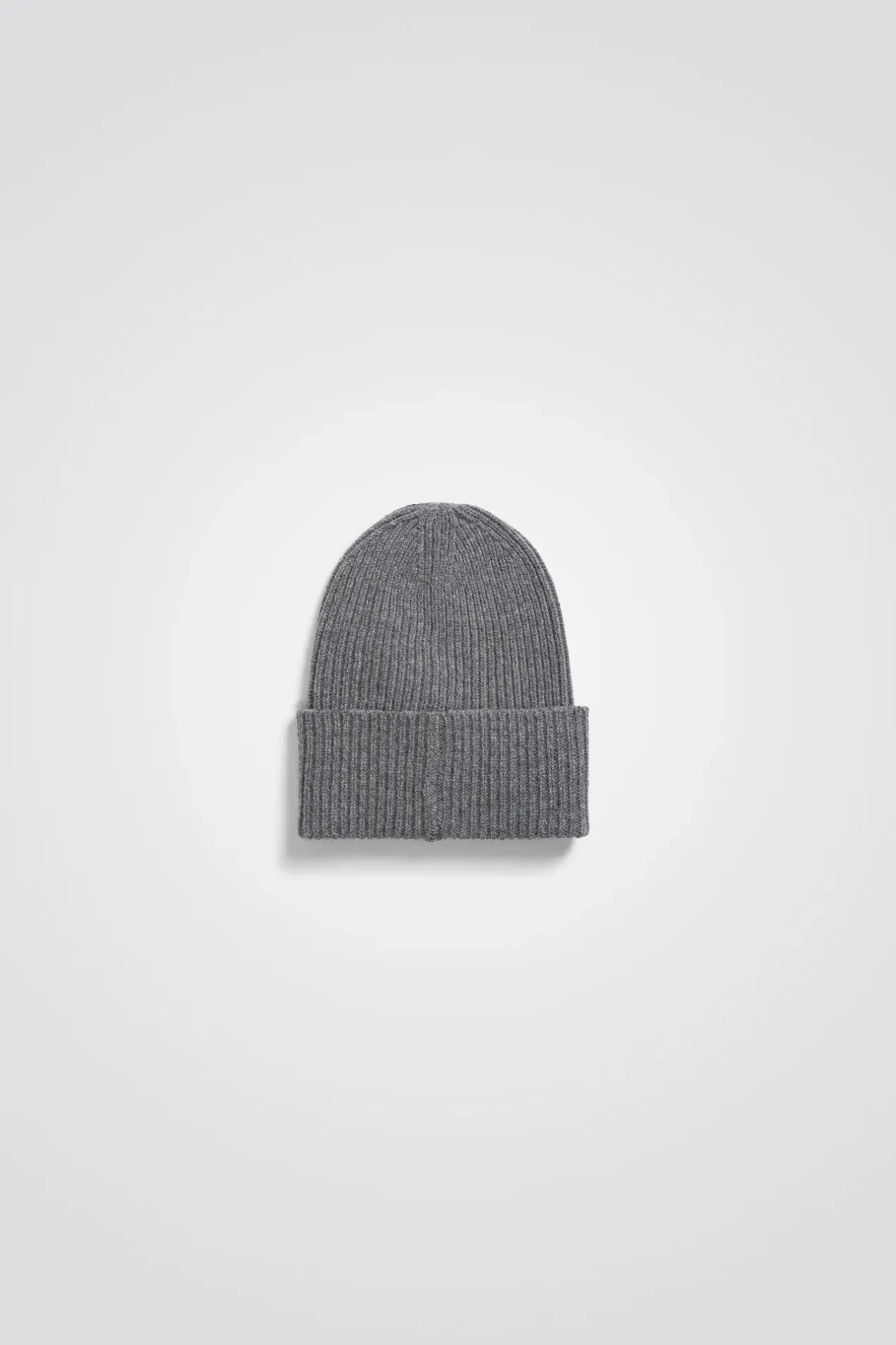 merino_lambswool_rib_n_logo_beanie_1-3.webp Norse Projects BEANIES^Merino Lambswool Rib N Logo Beanie Grey Melange