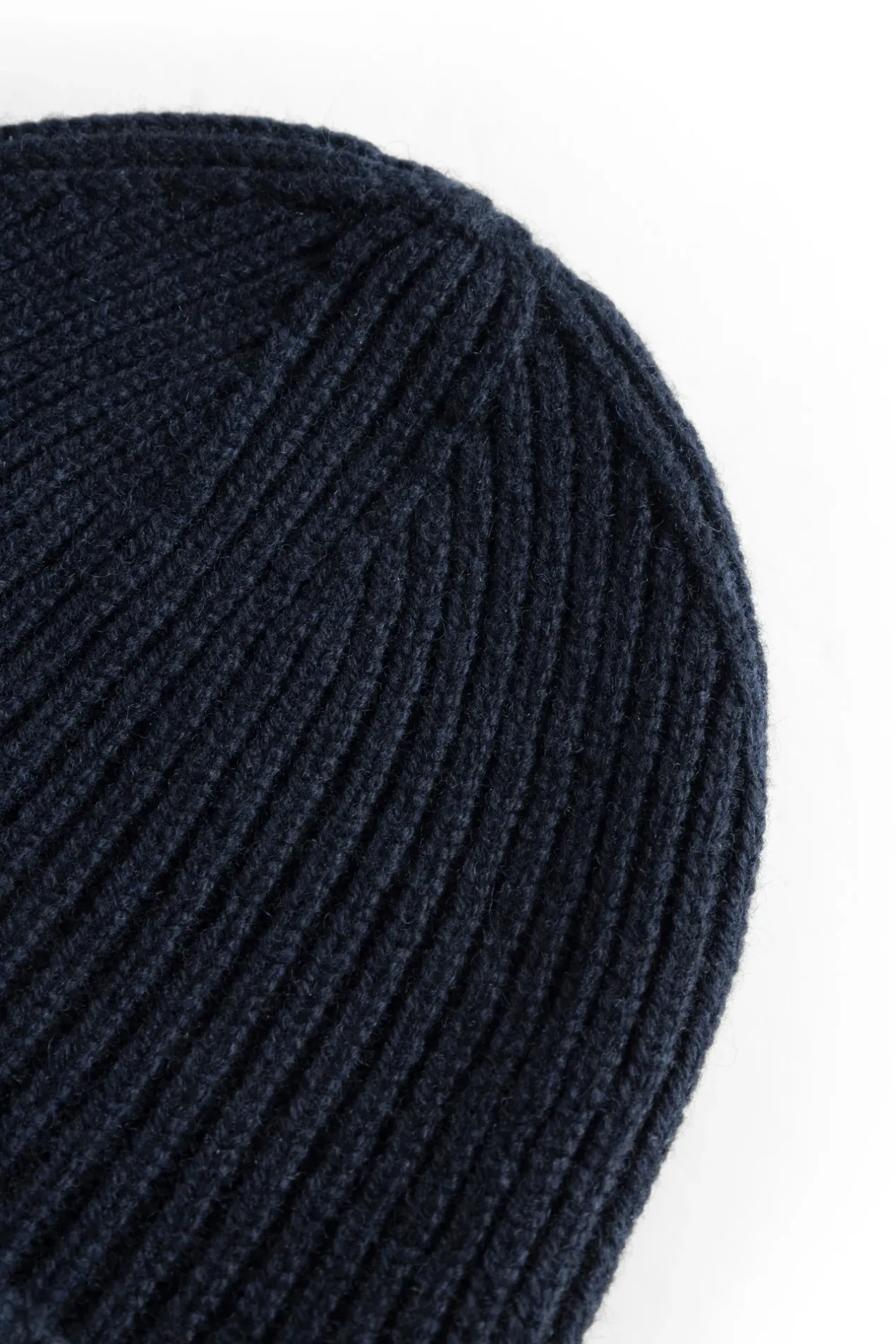 merino_lambswool_rib_n_logo_beanie_4-3.webp Norse Projects BEANIES^Merino Lambswool Rib N Logo Beanie Dark Navy