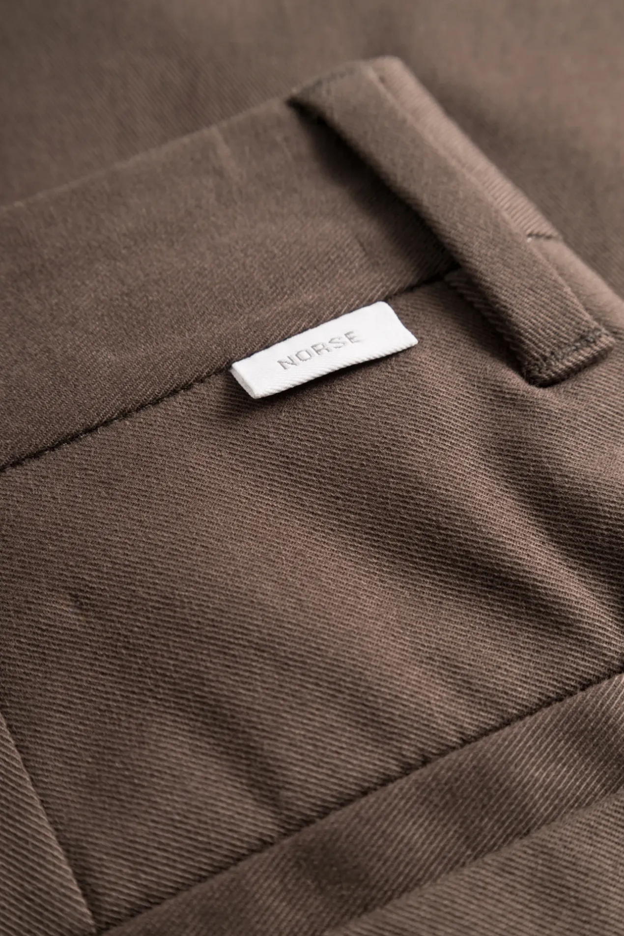 norse_standard_chino_6-4.webp Norse Projects TROUSERS^Norse Standard Chino Espresso