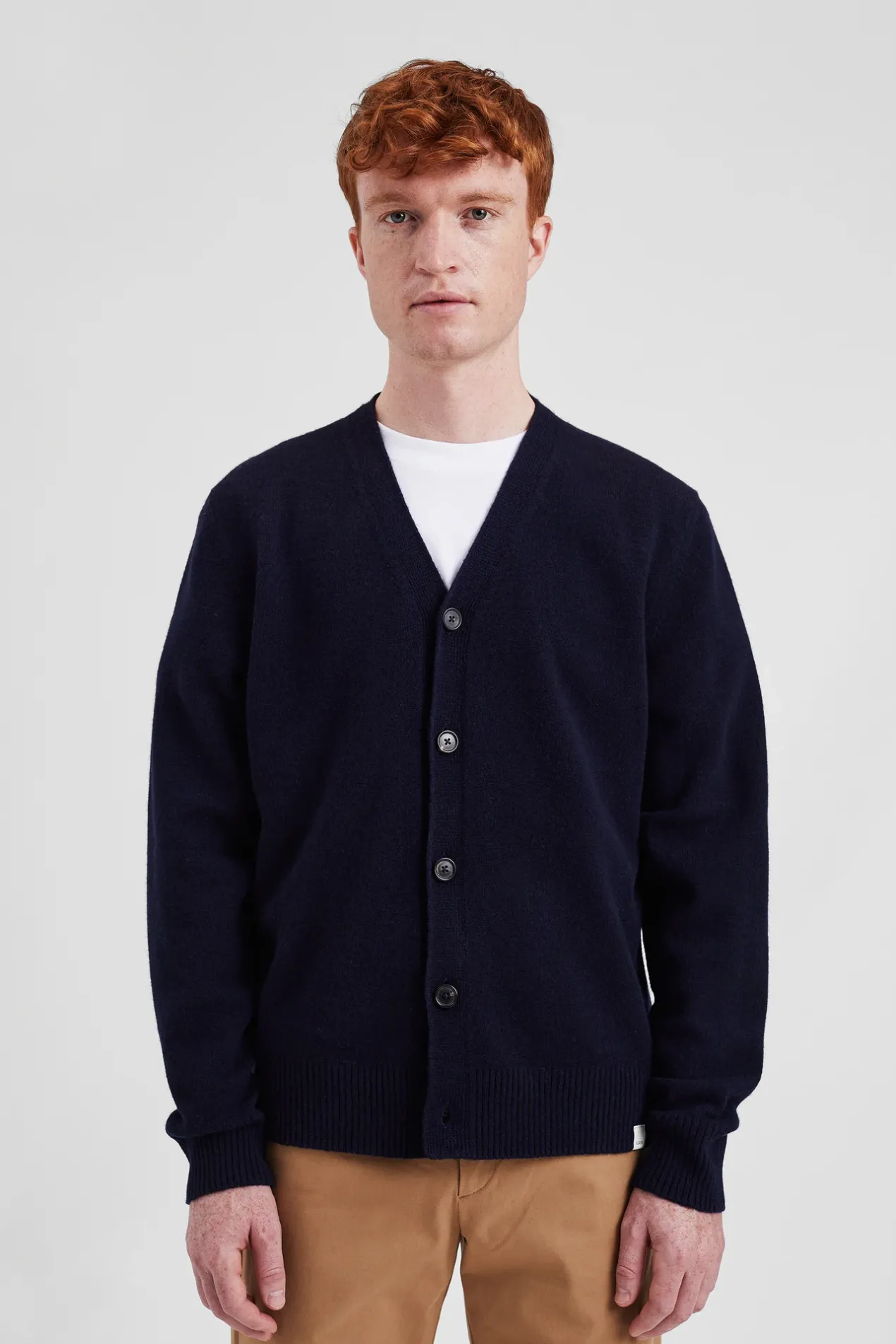 norse_standard_merino_lambswool_cardigan_2-4.webp Norse Projects KNITWEAR^Norse Standard Merino Lambswool Cardigan Dark Navy