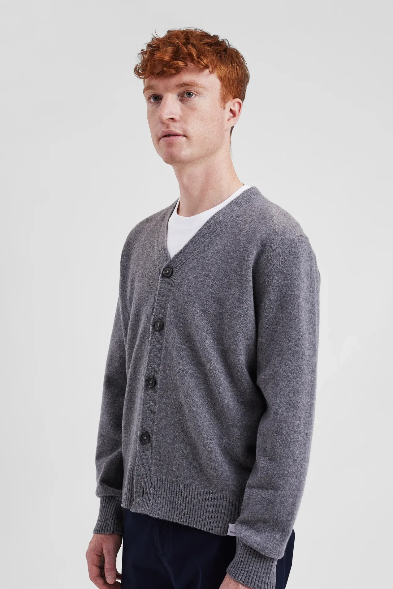 norse_standard_merino_lambswool_cardigan_3-3.webp Norse Projects KNITWEAR^Norse Standard Merino Lambswool Cardigan Grey Melange