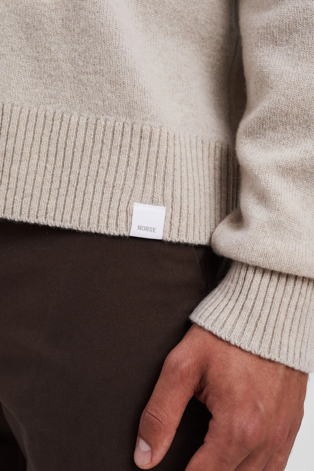 norse_standard_merino_lambswool_cardigan_4-1.webp Norse Projects KNITWEAR^Norse Standard Merino Lambswool Cardigan Oatmeal