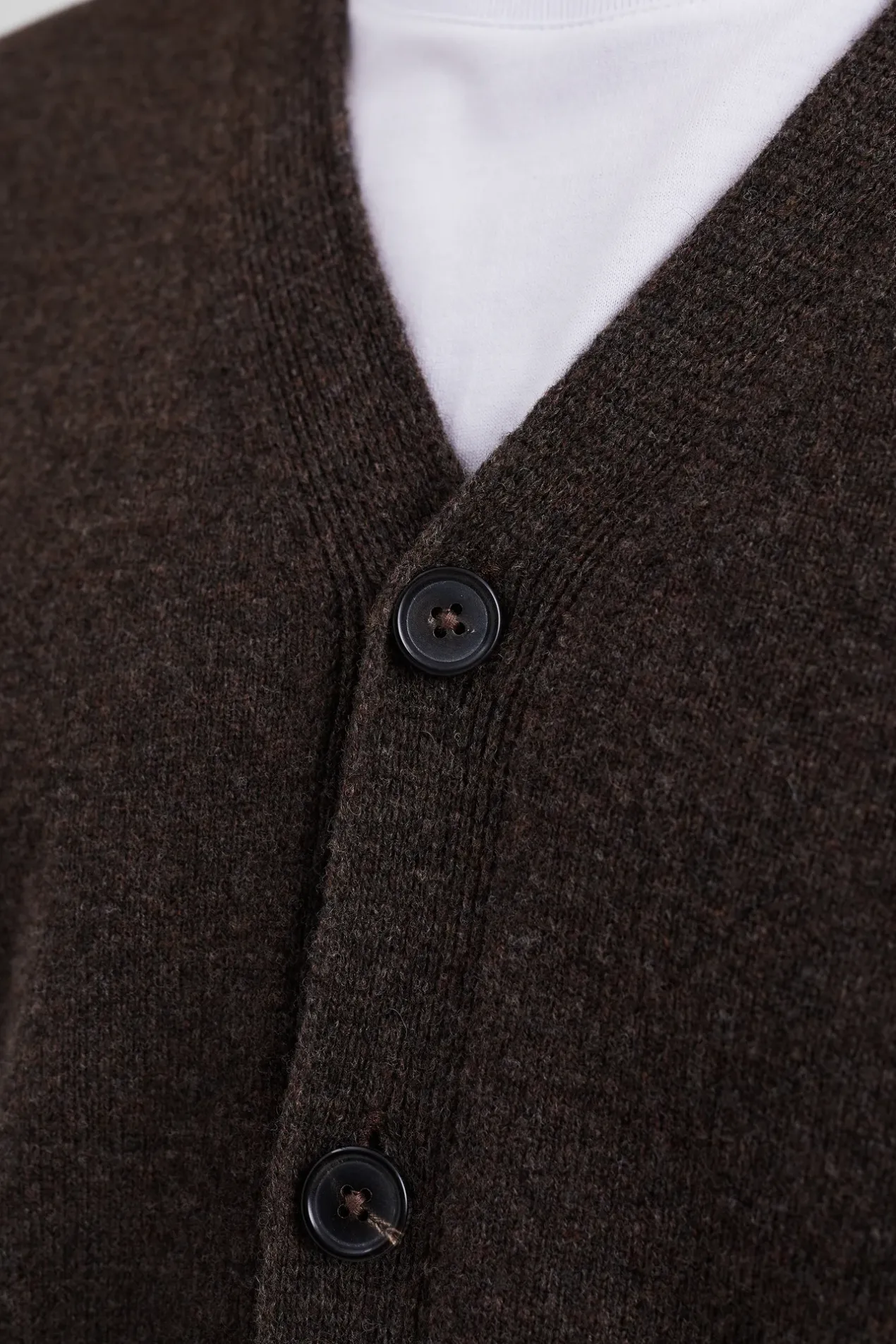 norse_standard_merino_lambswool_cardigan_4-2.webp Norse Projects KNITWEAR^Norse Standard Merino Lambswool Cardigan Heathland Brown