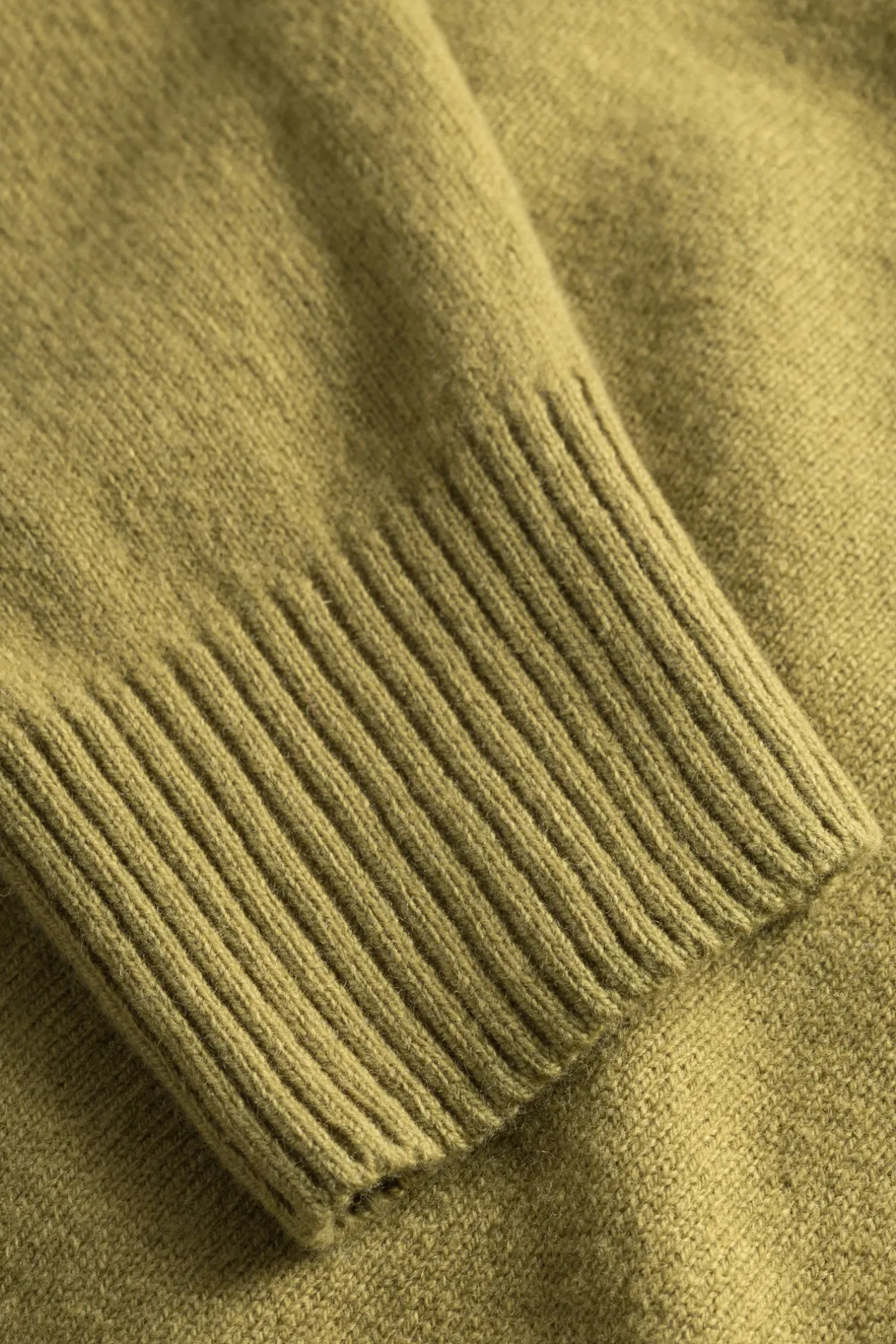 norse_standard_merino_lambswool_cardigan_5.webp Norse Projects KNITWEAR^Norse Standard Merino Lambswool Cardigan Sitka Green