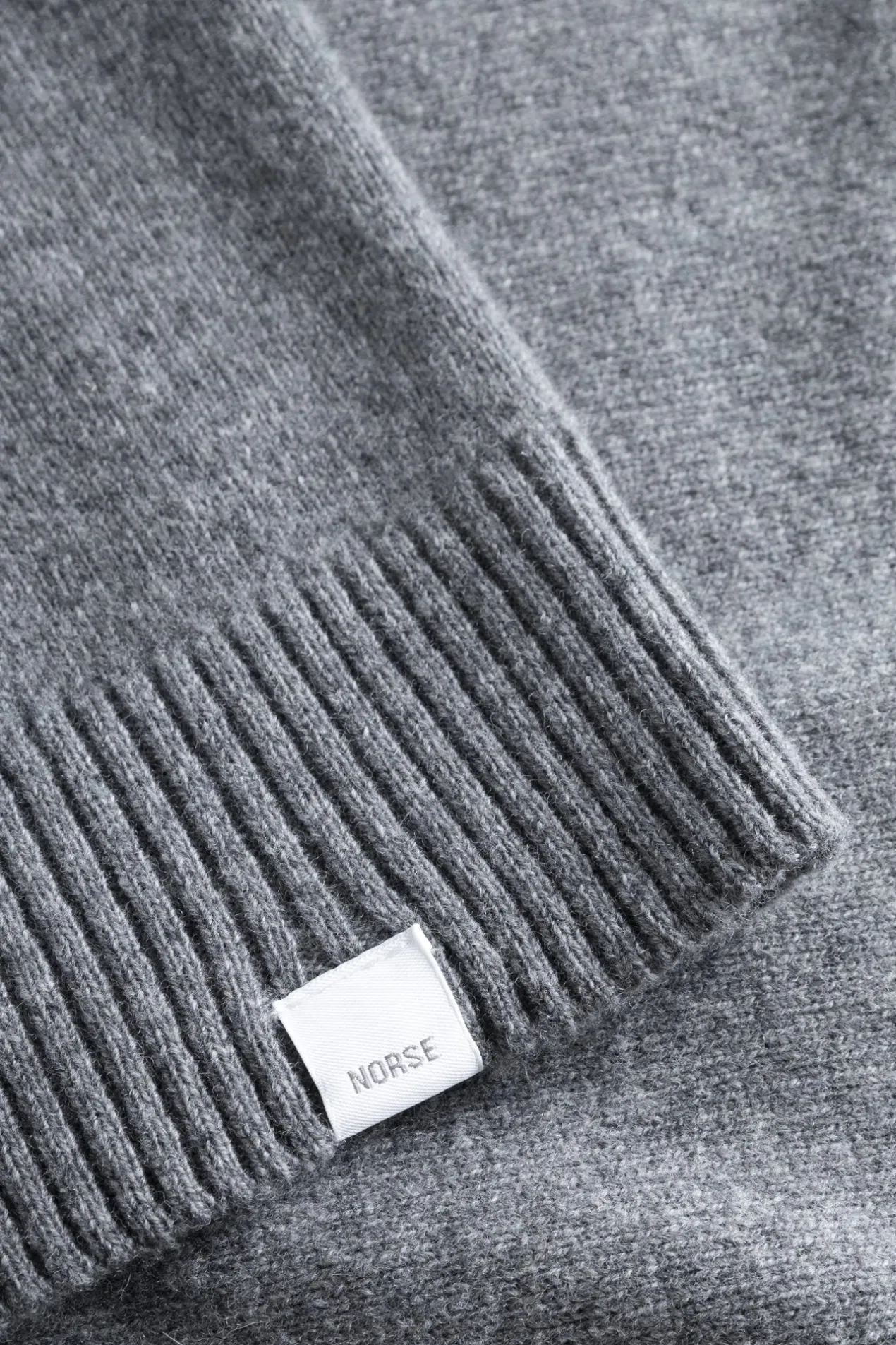 norse_standard_merino_lambswool_cardigan_6-3.webp Norse Projects KNITWEAR^Norse Standard Merino Lambswool Cardigan Grey Melange