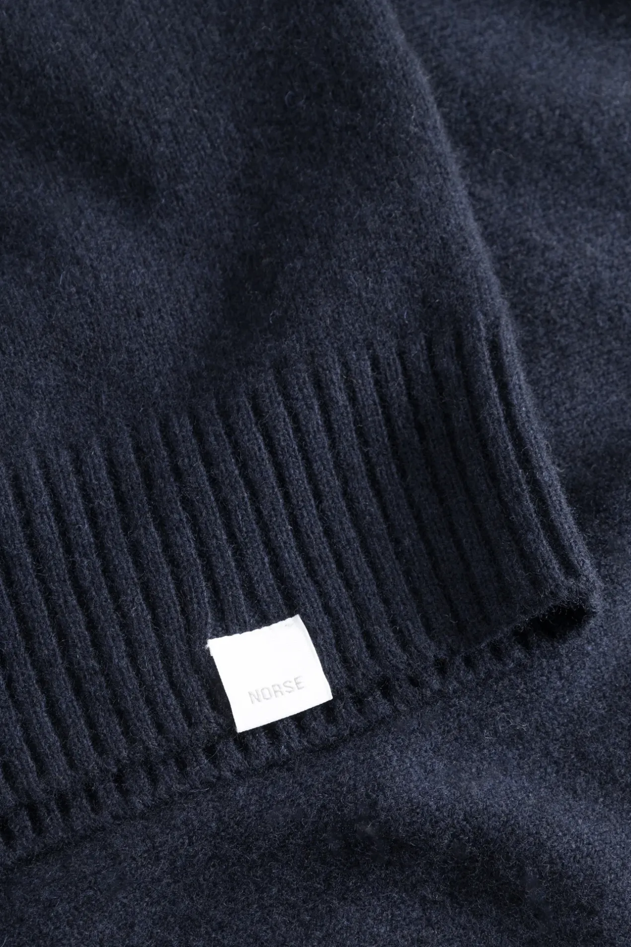 norse_standard_merino_lambswool_sweater_6.webp Norse Projects KNITWEAR^Norse Standard Merino Lambswool Sweater Dark Navy
