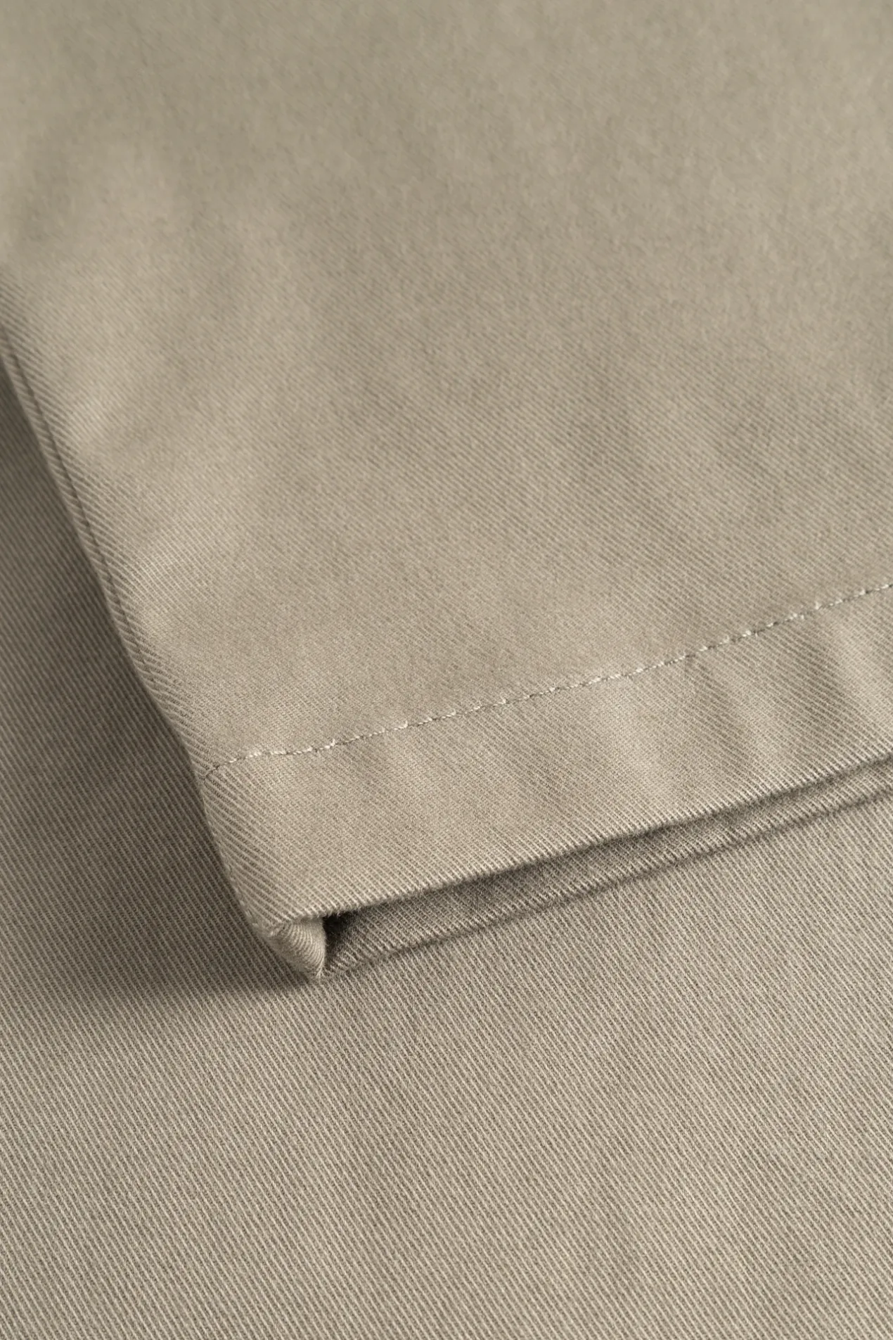 norse_standard_slim_chino_5-5.webp Norse Projects TROUSERS^Norse Standard Slim Chino Sediment Green
