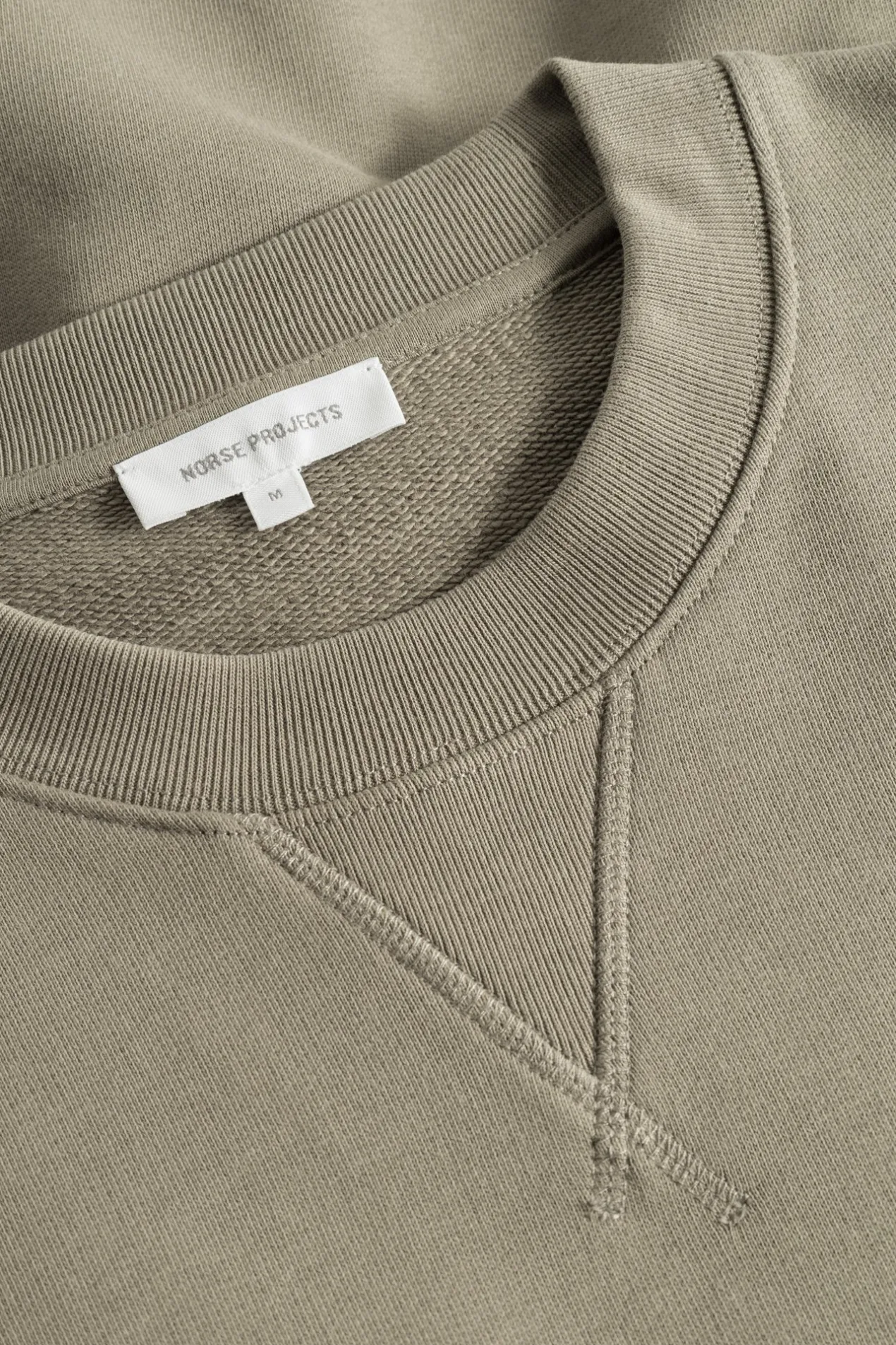 norse_standard_sweatshirt_6.webp Norse Projects SWEATSHIRTS^Norse Standard Sweatshirt Sediment Green