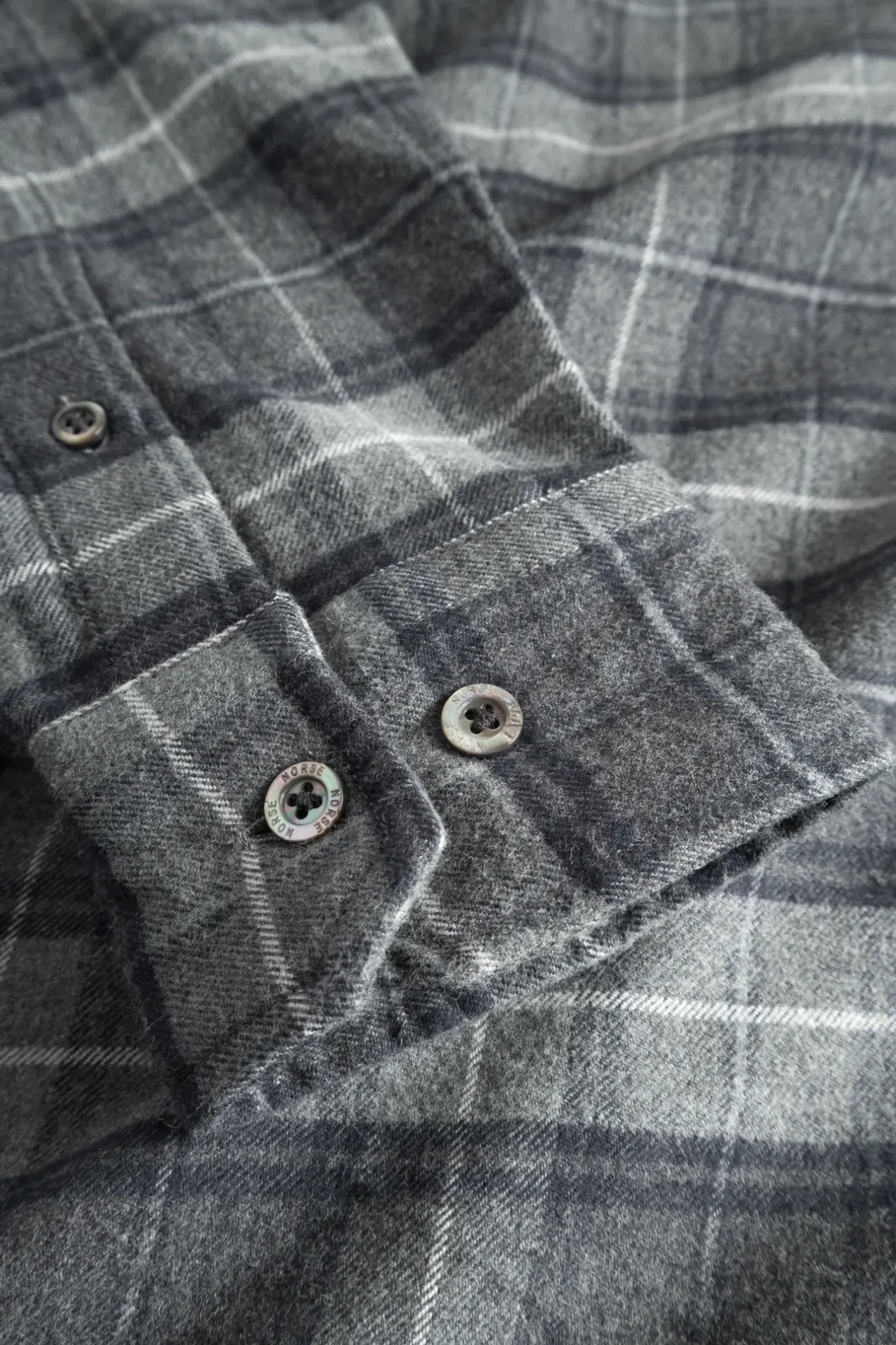 osvald_flannel_check_shirt_7-1.webp Norse Projects SHIRTING^Osvald Flannel Check Shirt Grey Melange