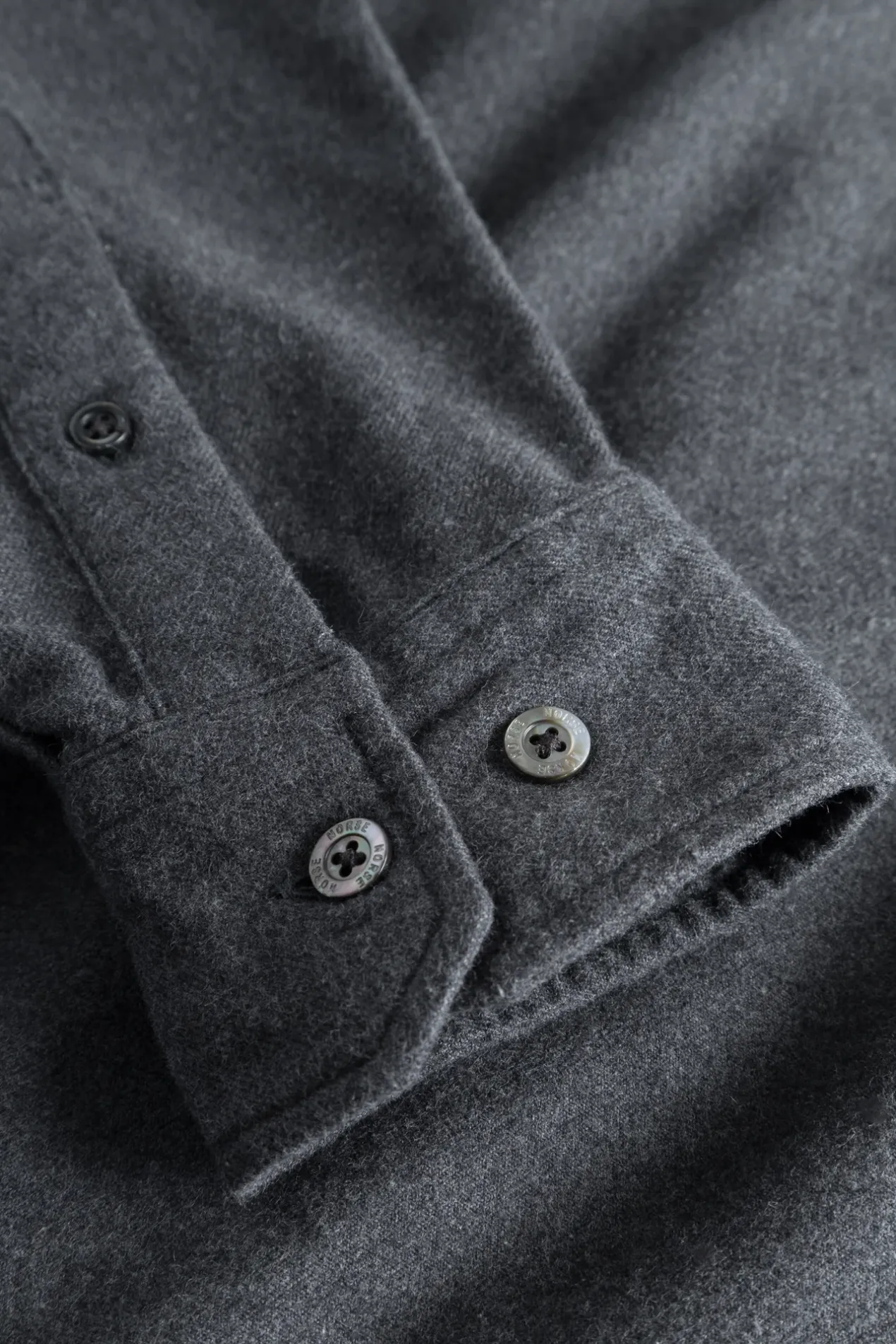 osvald_flannel_shirt_7.webp Norse Projects SHIRTING^Osvald Flannel Shirt Charcoal Melange