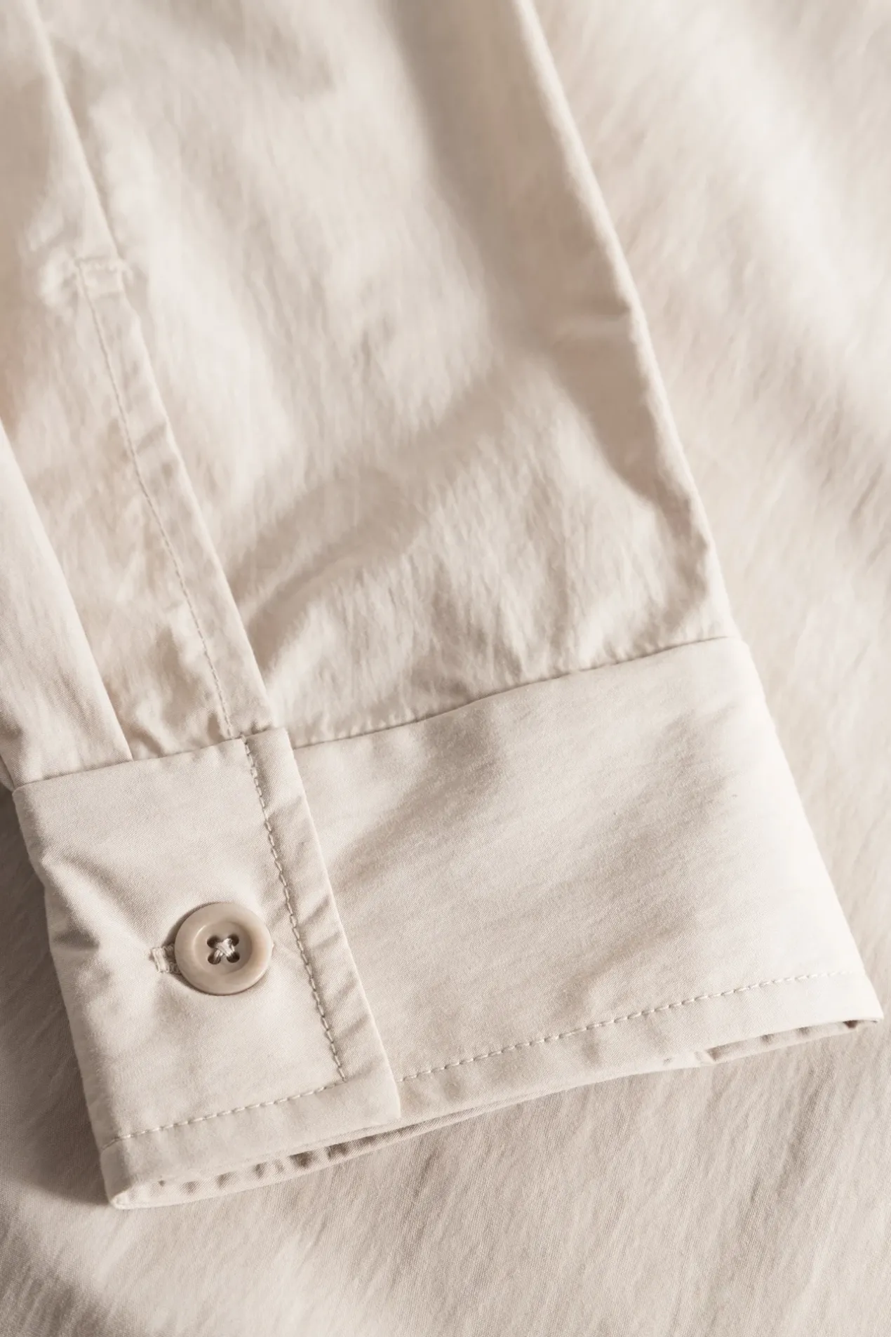 silas_tech_poplin_shirt_6.webp Norse Projects SHIRTING^Silas Tech Poplin Shirt Stone