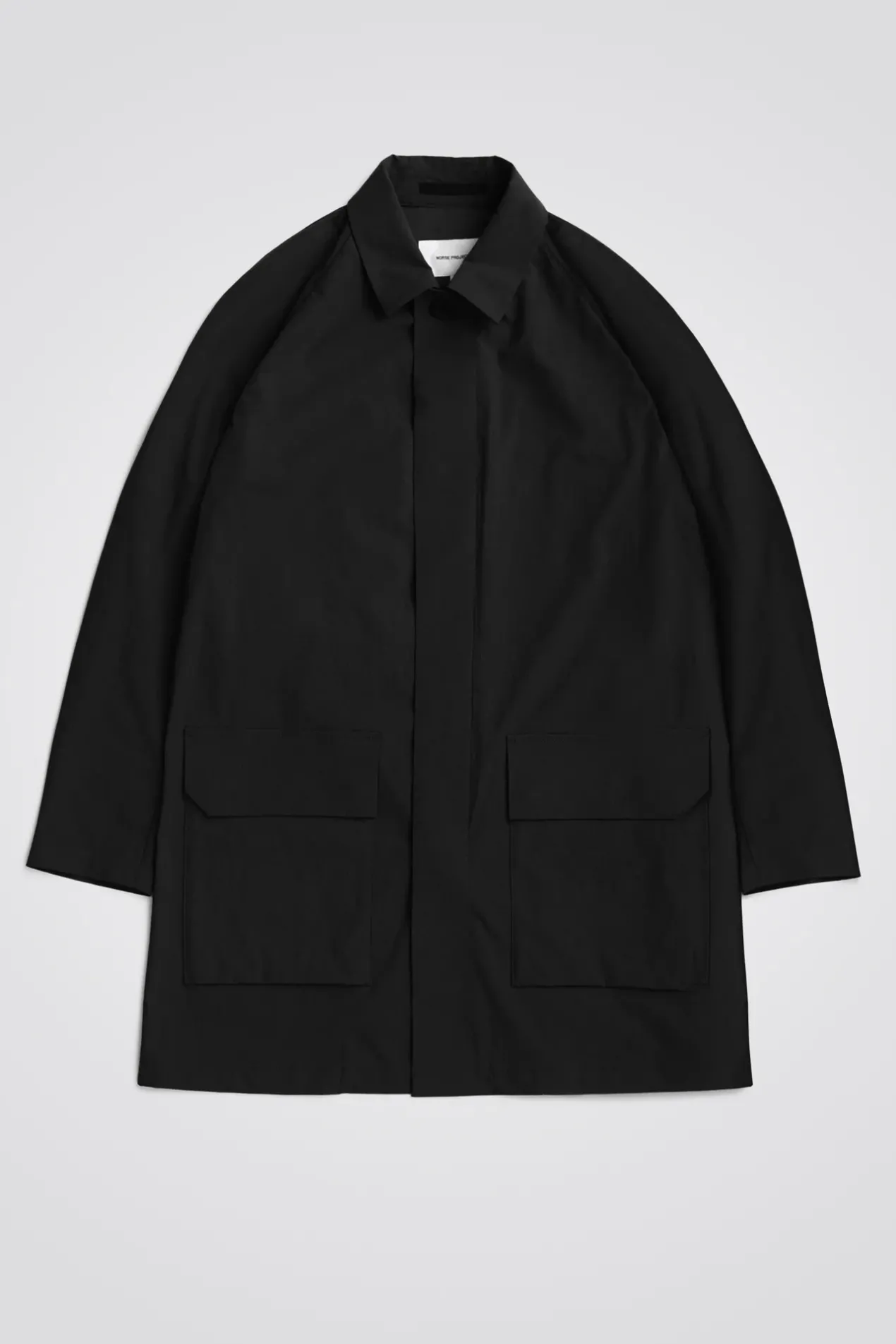 vargo_travel_light_raglan_mac_0.webp Norse Projects OUTERWEAR^Vargo Travel Light Raglan Mac Black