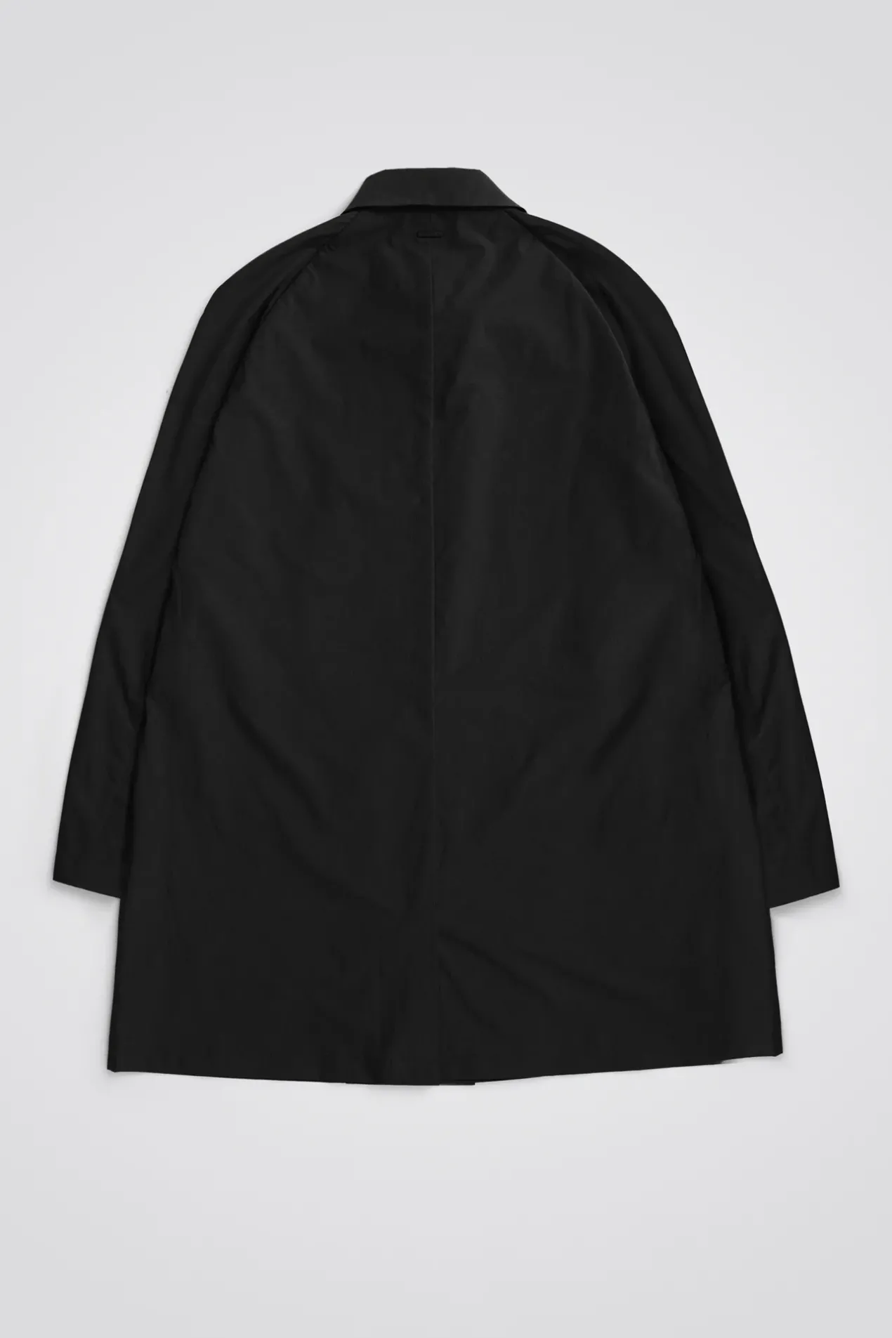 vargo_travel_light_raglan_mac_1.webp Norse Projects OUTERWEAR^Vargo Travel Light Raglan Mac Black