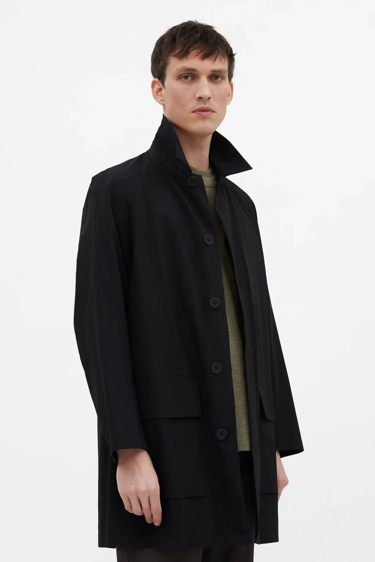 vargo_travel_light_raglan_mac_3.webp Norse Projects OUTERWEAR^Vargo Travel Light Raglan Mac Black